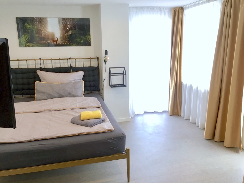 Doppelbett mit Ausgang Terrasse